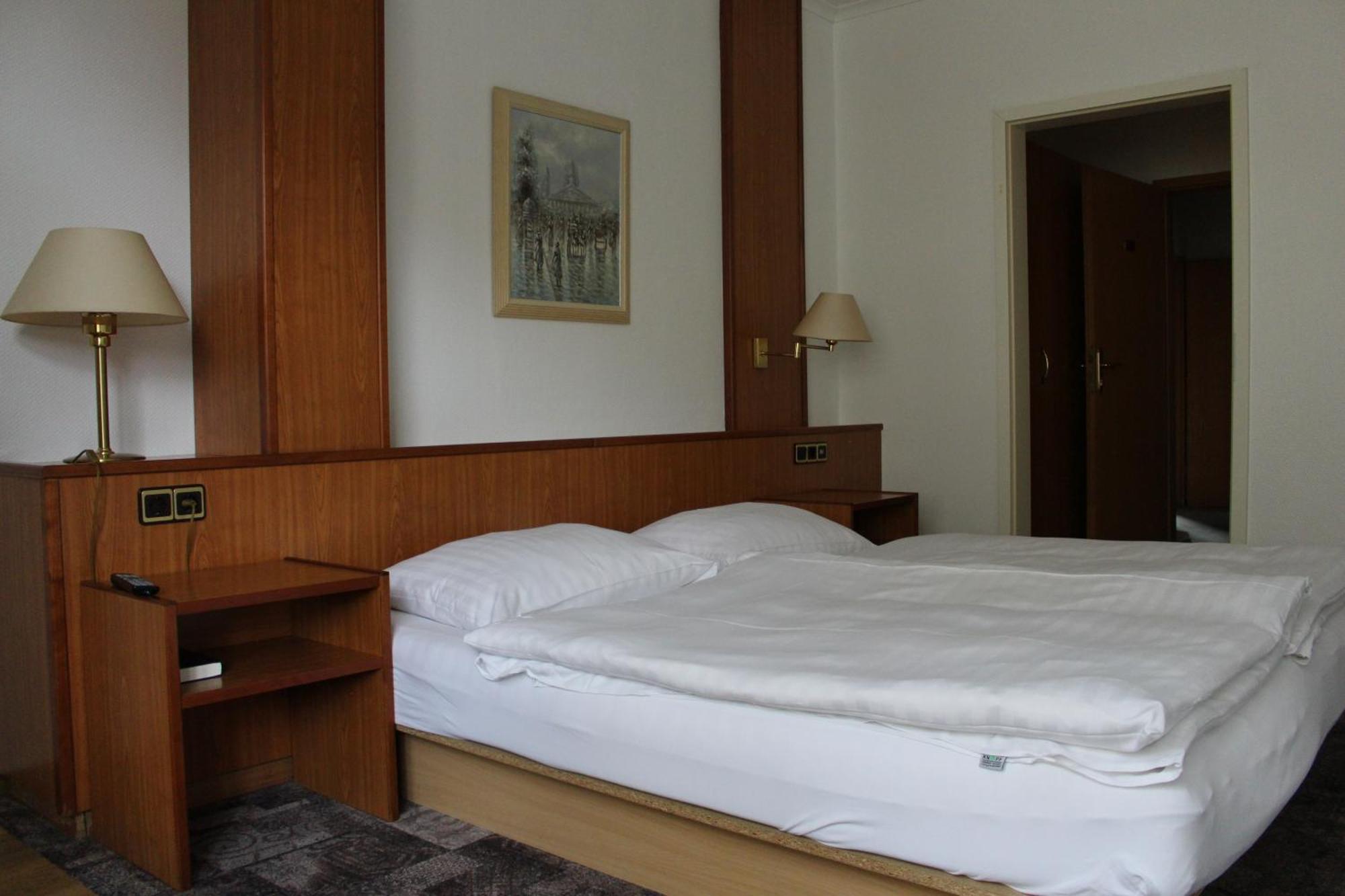 Hotel Zur Post Neubruchhausen エクステリア 写真