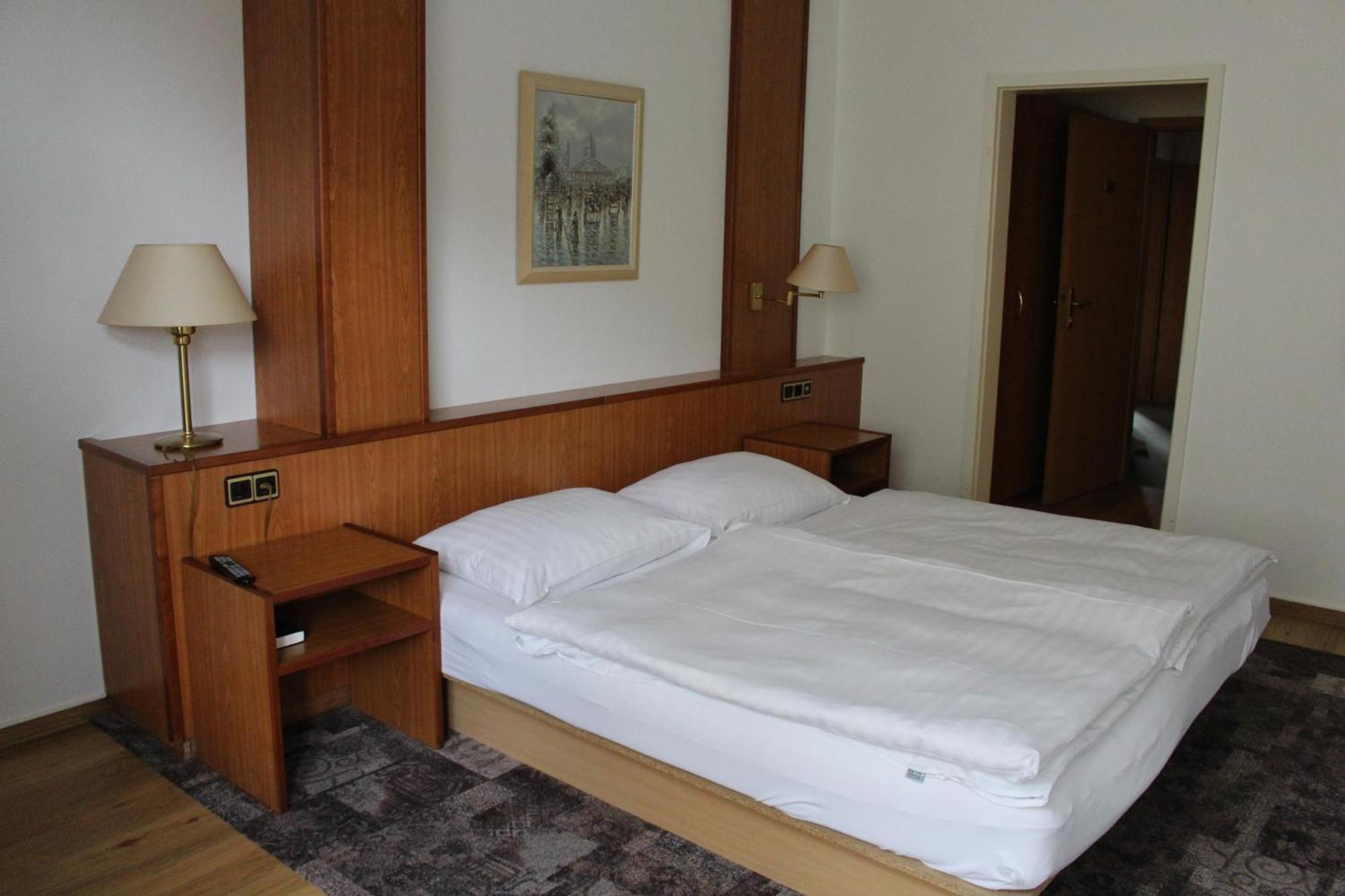 Hotel Zur Post Neubruchhausen エクステリア 写真