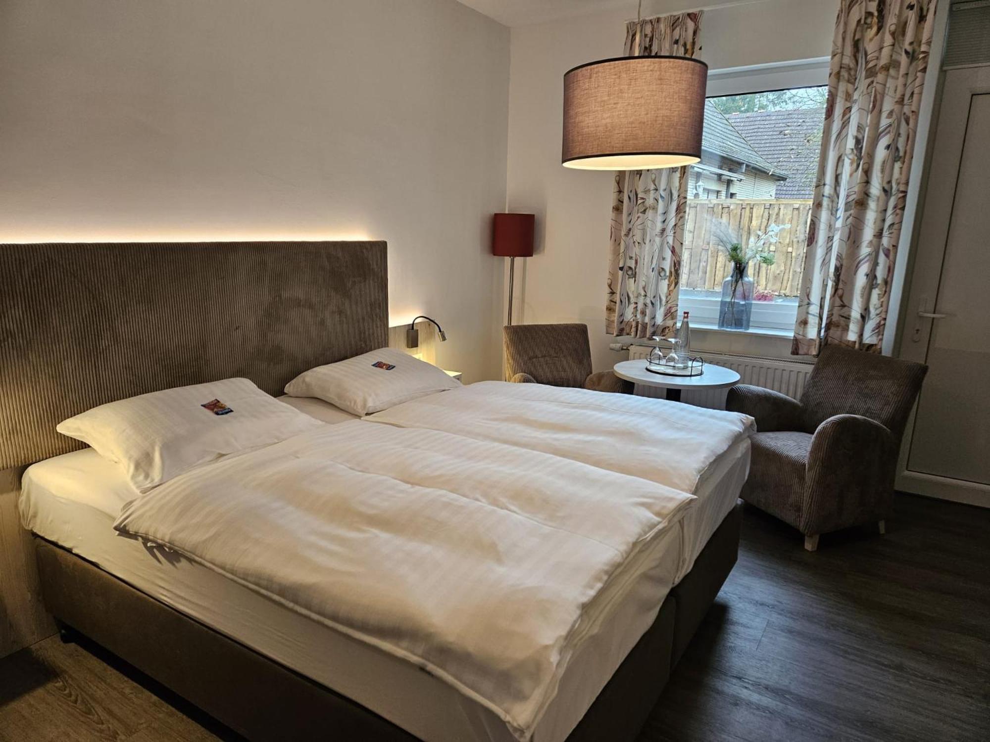 Hotel Zur Post Neubruchhausen エクステリア 写真