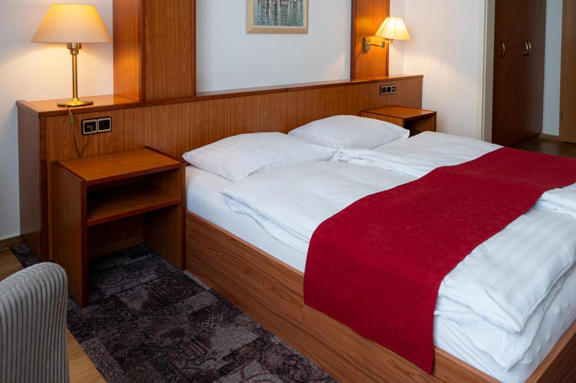 Hotel Zur Post Neubruchhausen エクステリア 写真